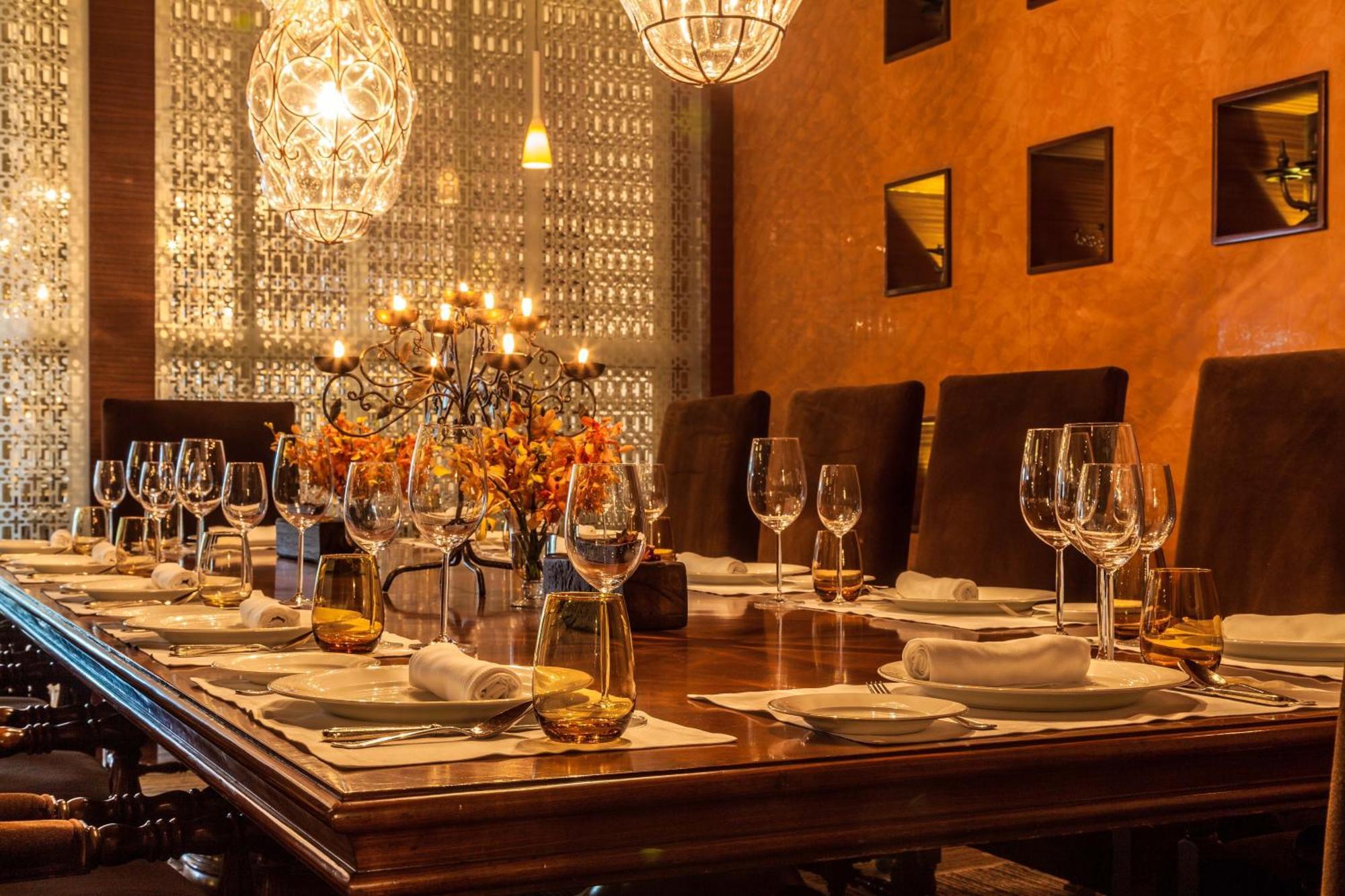 The Leela Ambience Gurugram Hotel & Residences - The Luxury Urban Sanctuary Gurgaon Eksteriør bilde A dining room table set for a meal