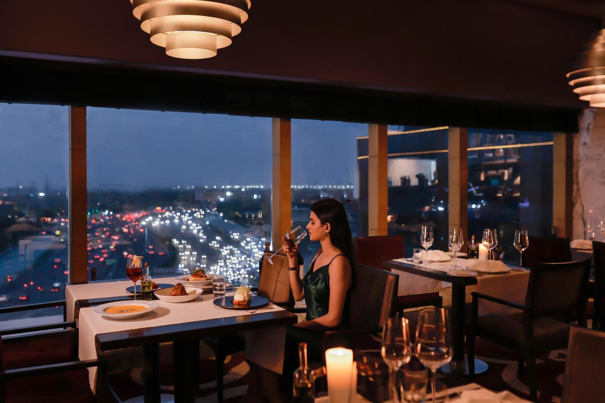 The Leela Ambience Gurugram Hotel & Residences - The Luxury Urban Sanctuary Gurgaon Eksteriør bilde The View
