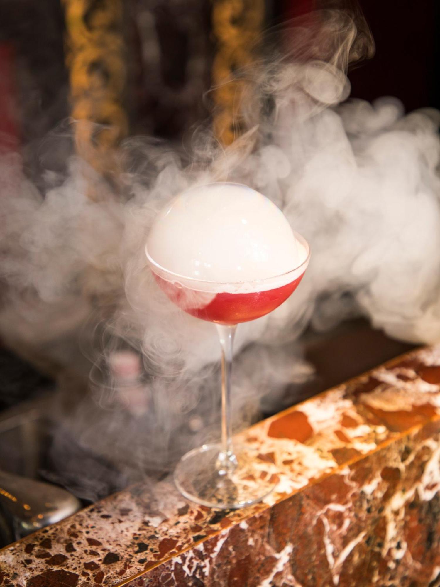 The Leela Ambience Gurugram Hotel & Residences - The Luxury Urban Sanctuary Gurgaon Eksteriør bilde A dry ice cocktail