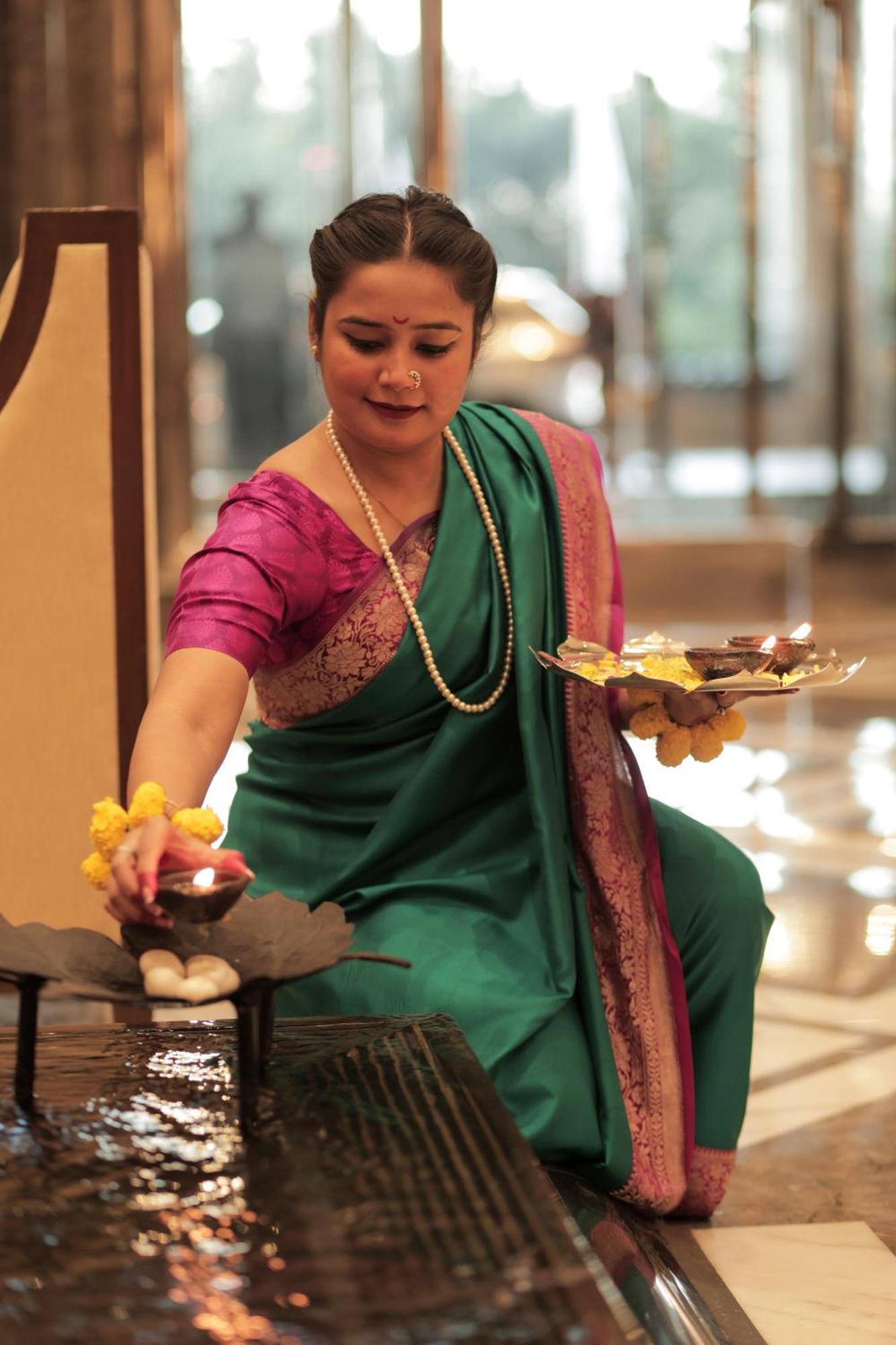 The Leela Ambience Gurugram Hotel & Residences - The Luxury Urban Sanctuary Gurgaon Eksteriør bilde Aarti being performed