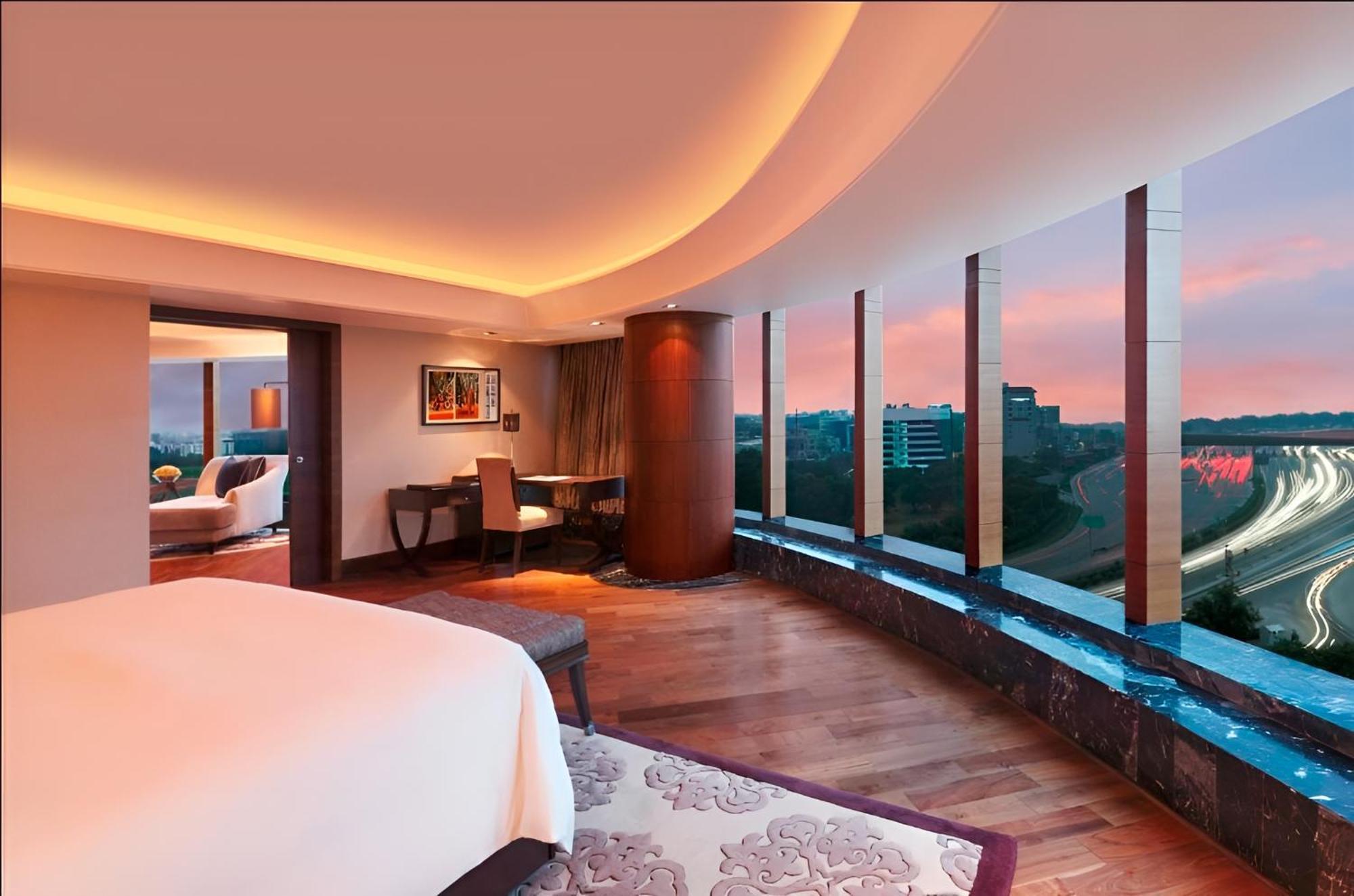 The Leela Ambience Gurugram Hotel & Residences - The Luxury Urban Sanctuary Gurgaon Eksteriør bilde A suite at the hotel