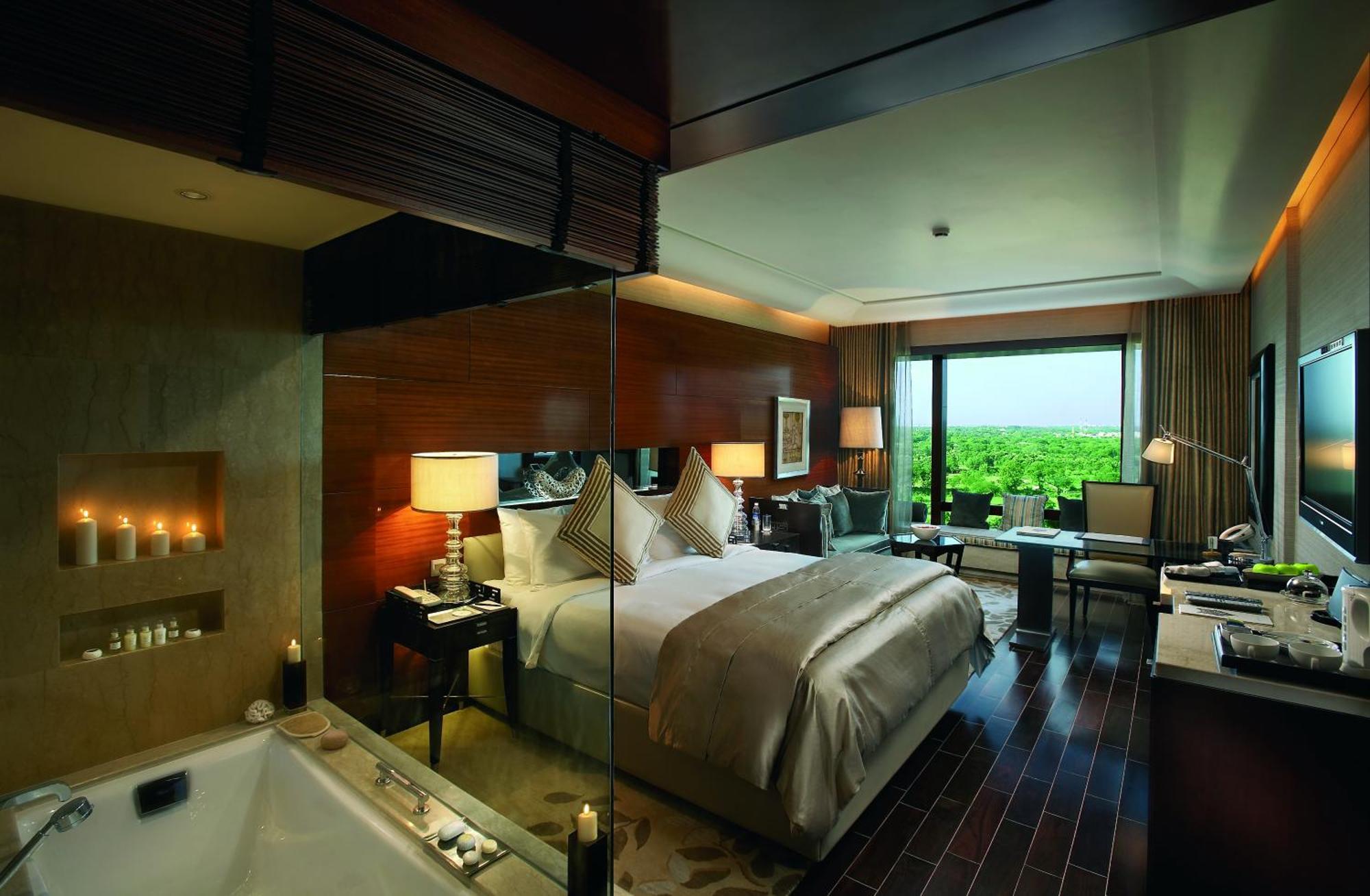 The Leela Ambience Gurugram Hotel & Residences - The Luxury Urban Sanctuary Gurgaon Eksteriør bilde A room at The Oberoi, Mumbai