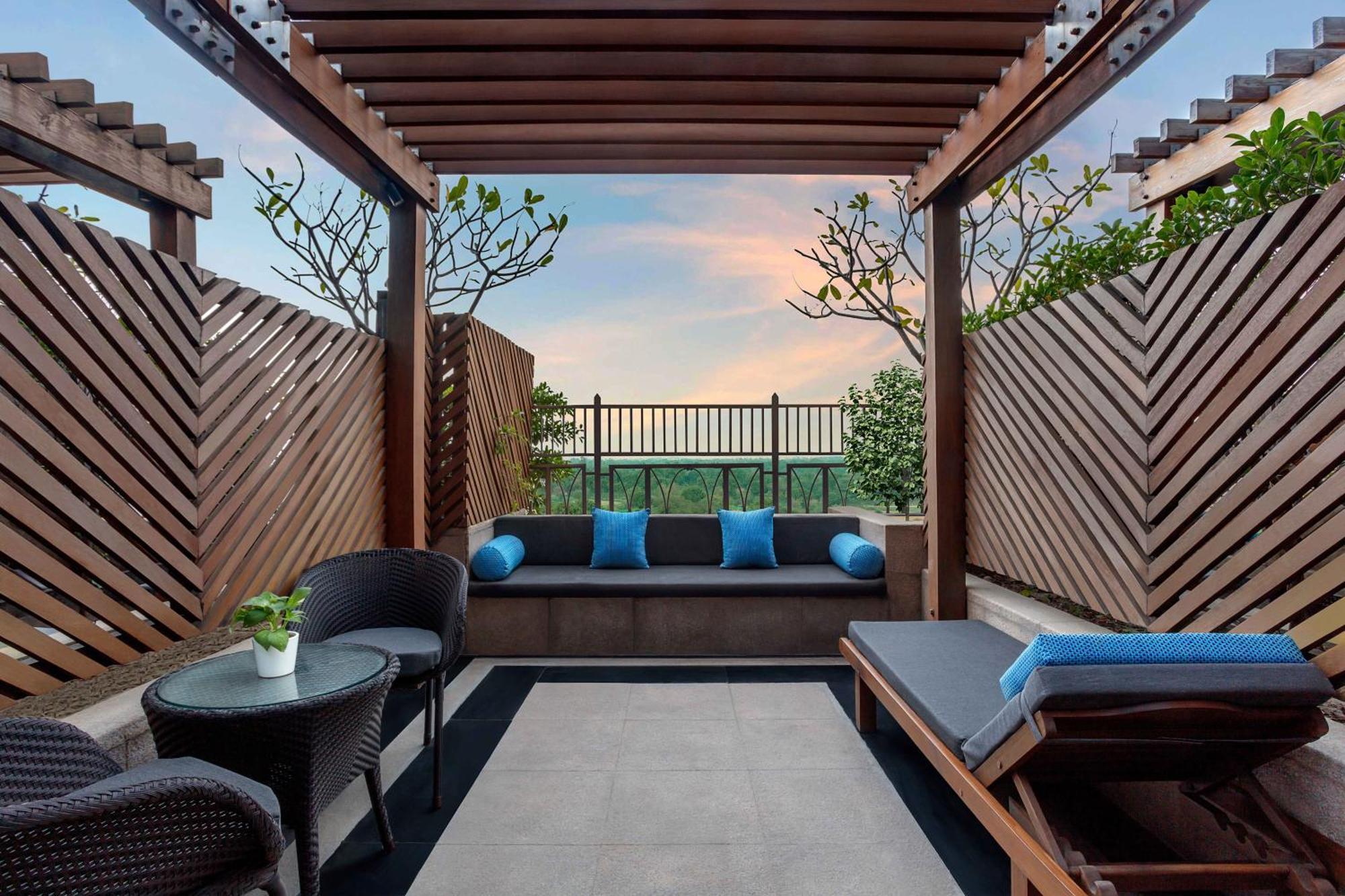 The Leela Ambience Gurugram Hotel & Residences - The Luxury Urban Sanctuary Gurgaon Eksteriør bilde The Terrace at the hotel