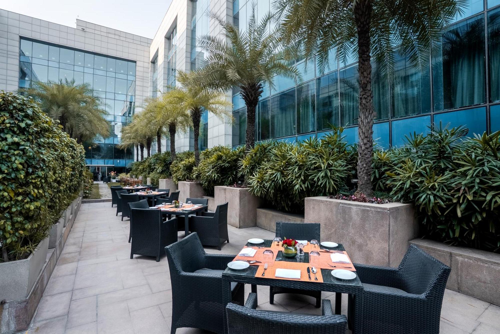 The Leela Ambience Gurugram Hotel & Residences - The Luxury Urban Sanctuary Gurgaon Eksteriør bilde The Park, New Delhi