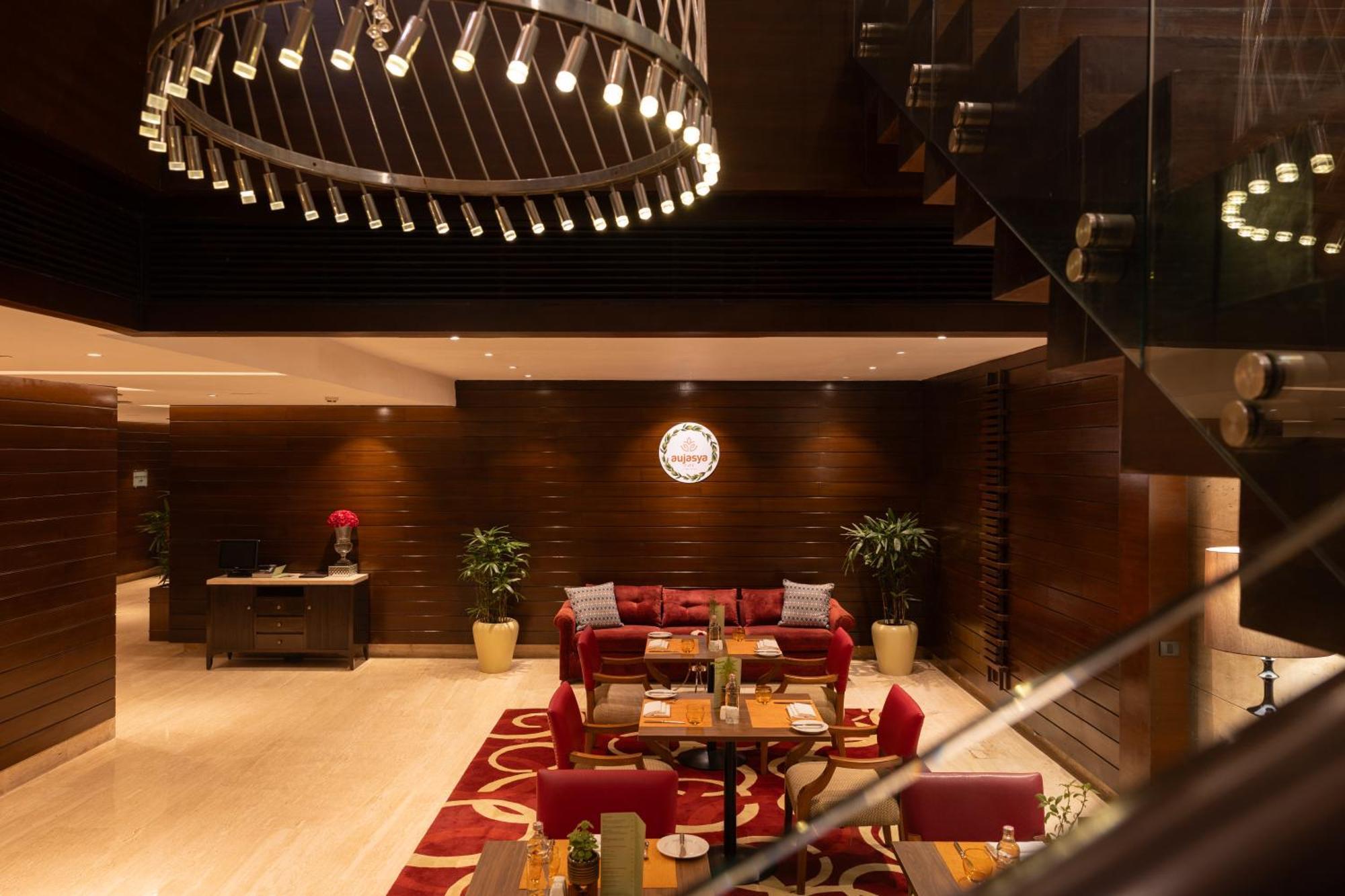 The Leela Ambience Gurugram Hotel & Residences - The Luxury Urban Sanctuary Gurgaon Eksteriør bilde Lobby