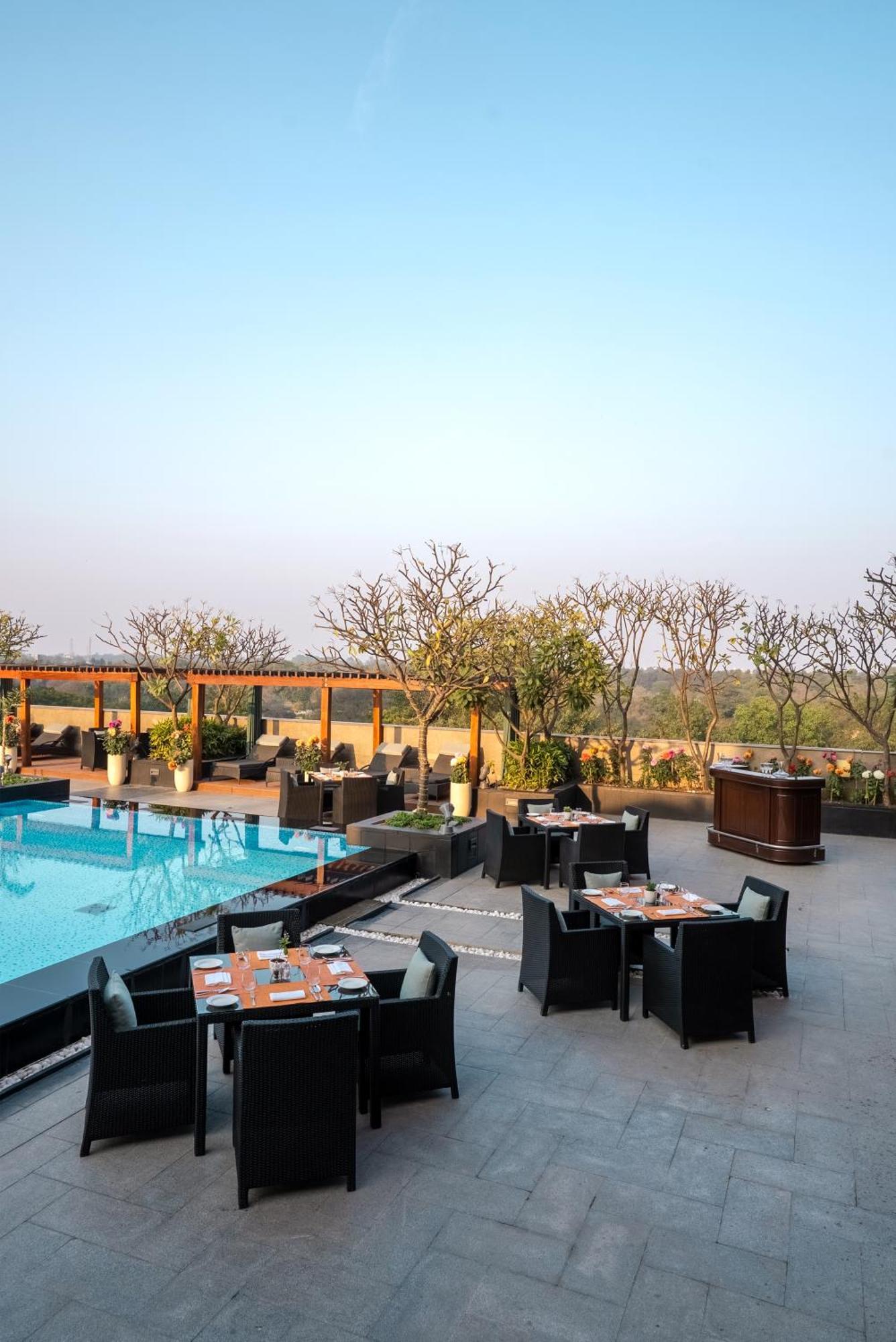 The Leela Ambience Gurugram Hotel & Residences - The Luxury Urban Sanctuary Gurgaon Eksteriør bilde The Park, New Delhi