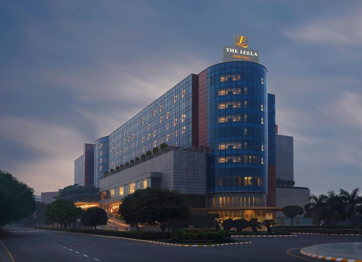The Leela Ambience Gurugram Hotel & Residences - The Luxury Urban Sanctuary Gurgaon Eksteriør bilde The hotel at night